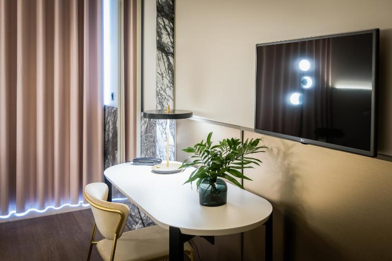 Family Room image 1