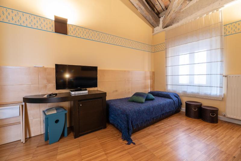 Comfort Triple Room with Shower image 4