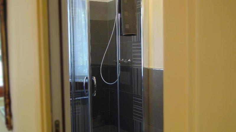 Large Double Room image 4