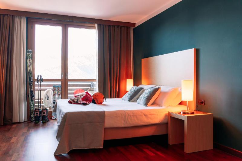 Double or Twin Room with Mountain View image 4