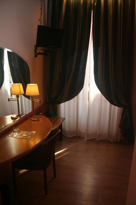 Single Room image 4
