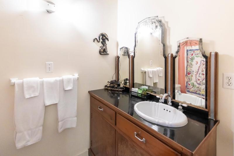 Hibiscus Coffee & Guesthouse - image 42