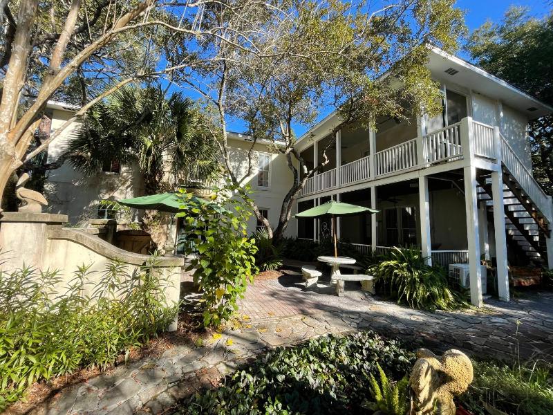 Hibiscus Coffee & Guesthouse - image 33