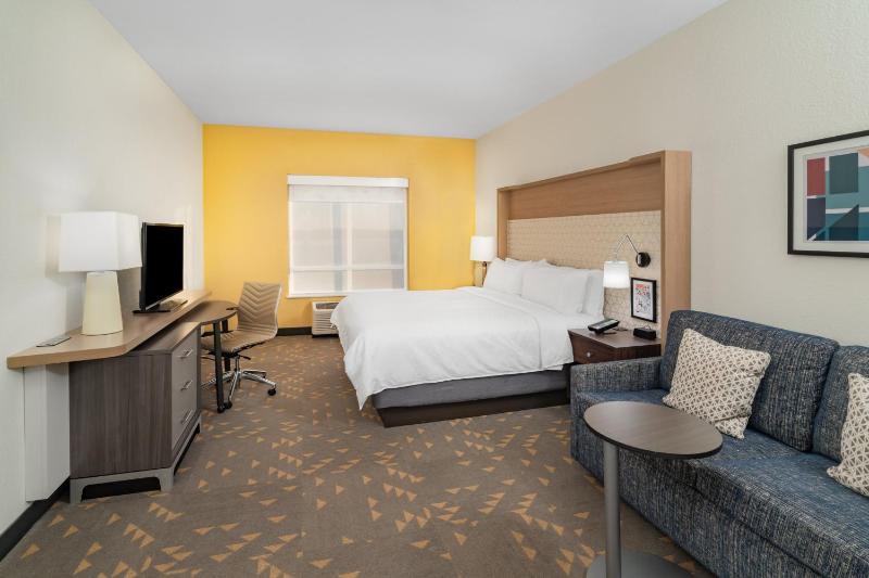Standard King Room with Sofa Bed image 1