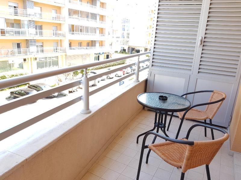 Studio with Balcony image 4