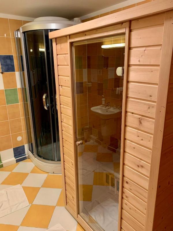 Suite with infrasauna image 4