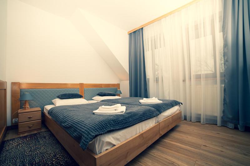 Twin Room image 3