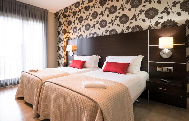 Double or Twin Room image 4