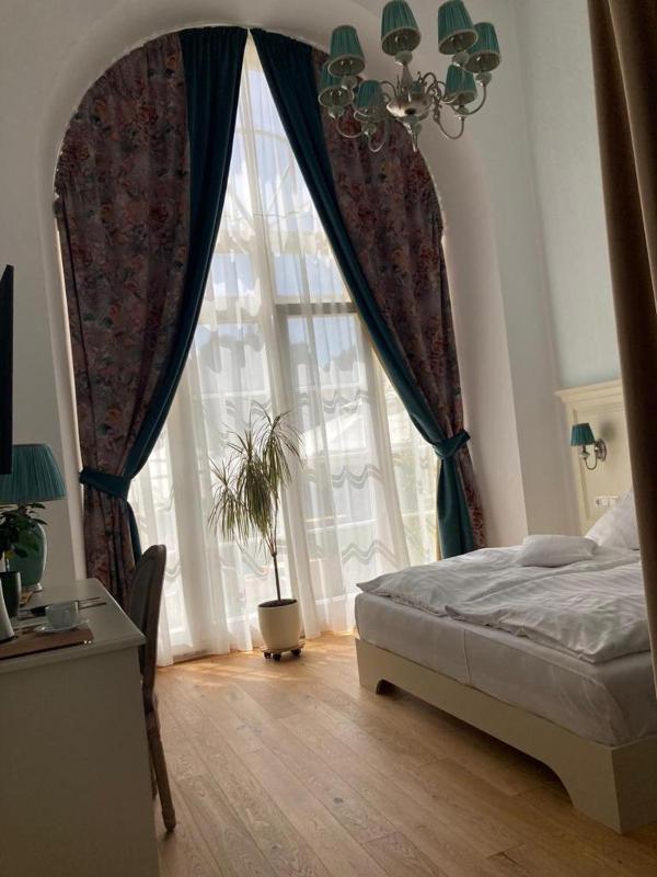 Deluxe Room (2 Adults + 1 Child) image 4