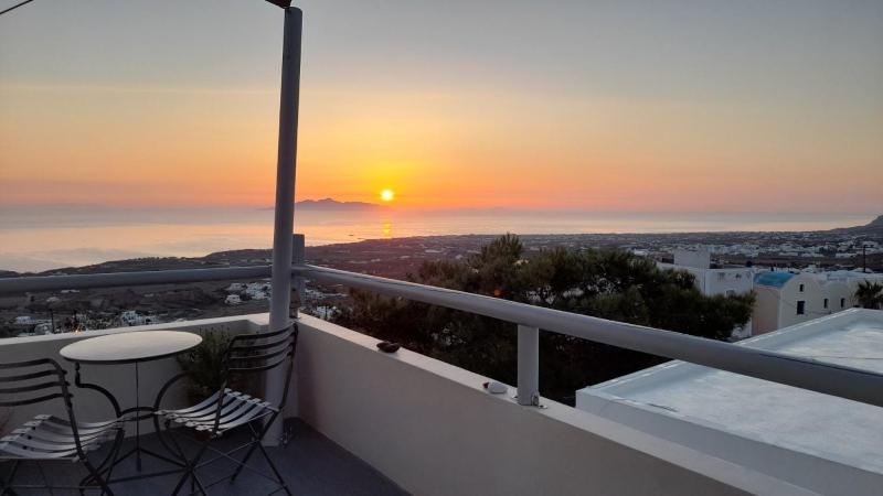 Studio with Sea View - Top Floor image 1