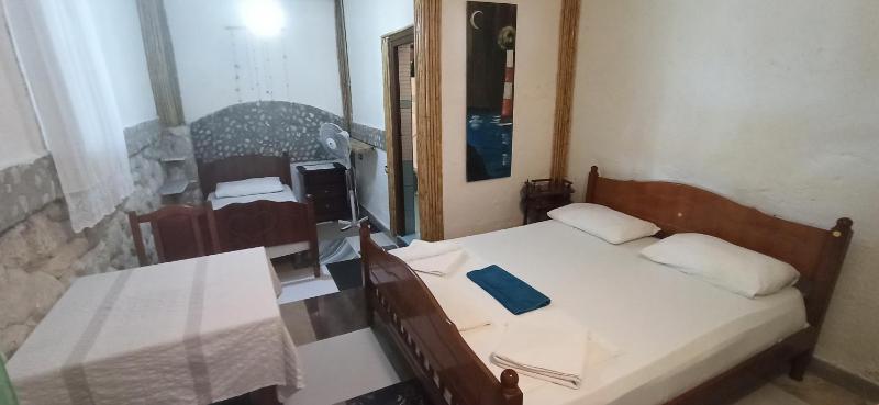 Triple Room with Private Bathroom image 2