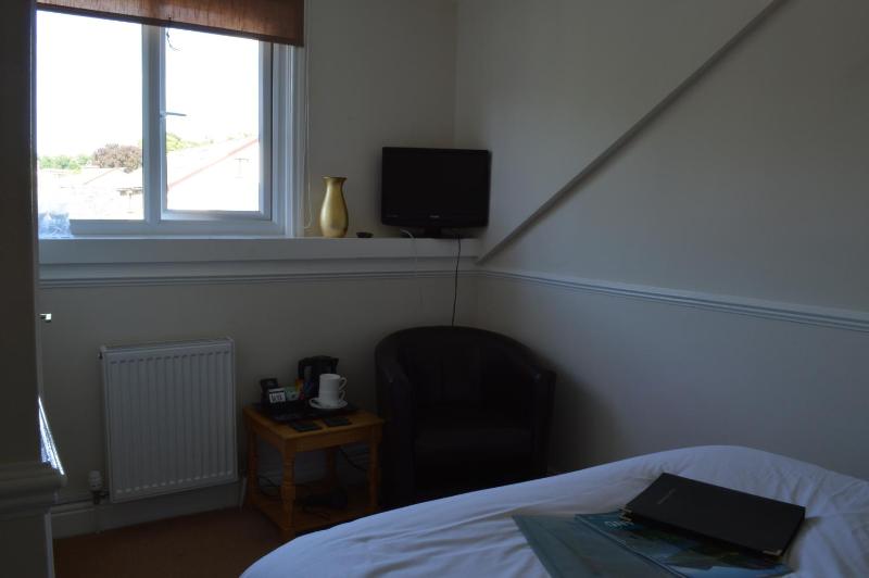 Small Double Room image 4