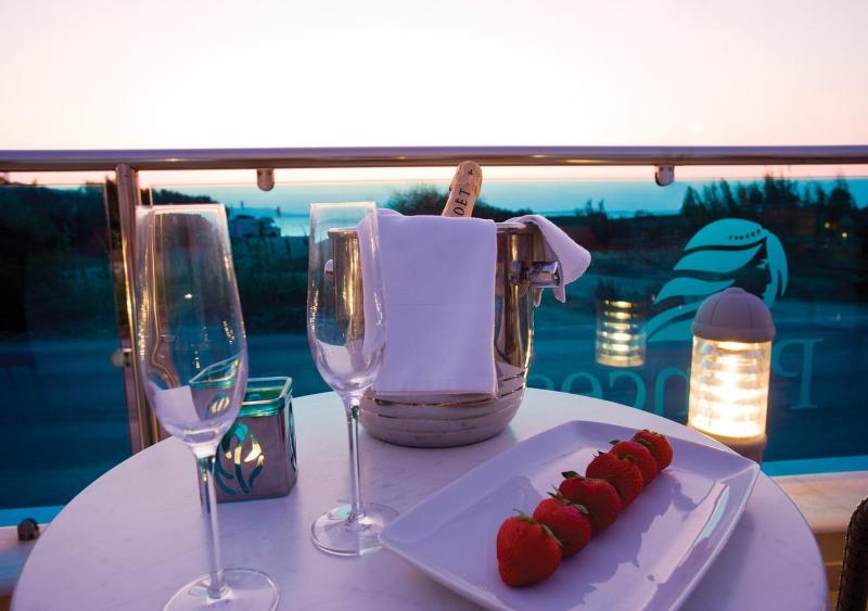 Honeymoon Suite image 2