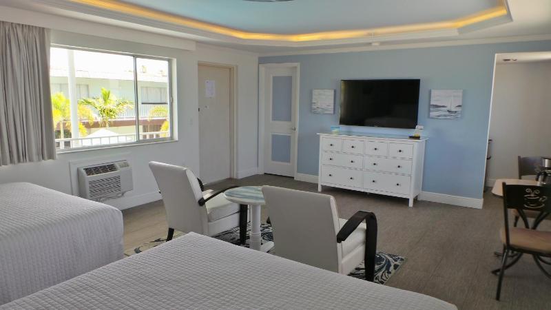 Deluxe Double Room with Kitchenette image 2