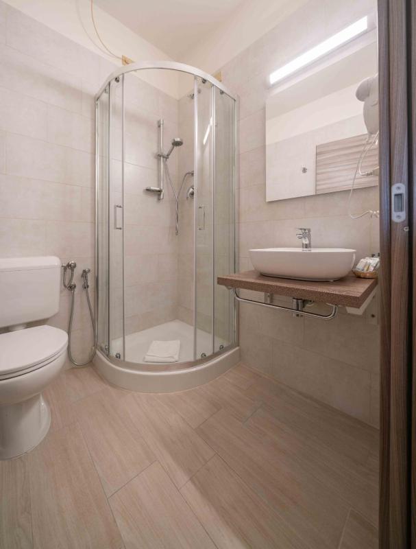 Double or Twin Room image 2