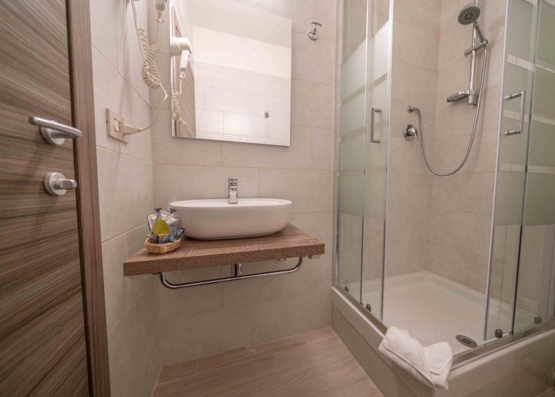 Economy Double Room image 2