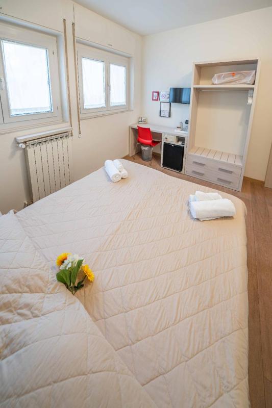 Double or Twin Room image 4