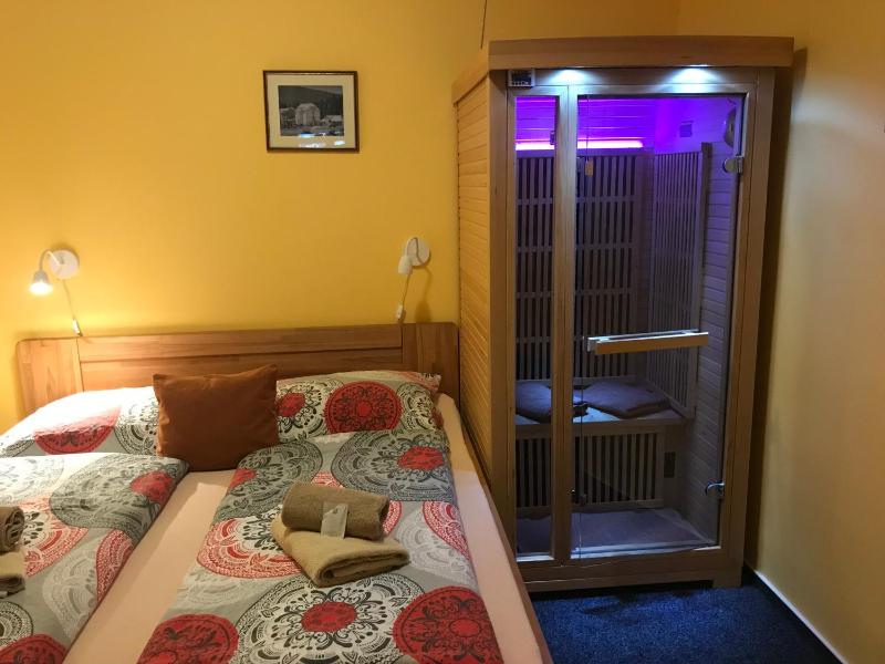 Double Room with Sauna image 4