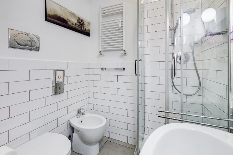 Deluxe Double or Twin Room image 4