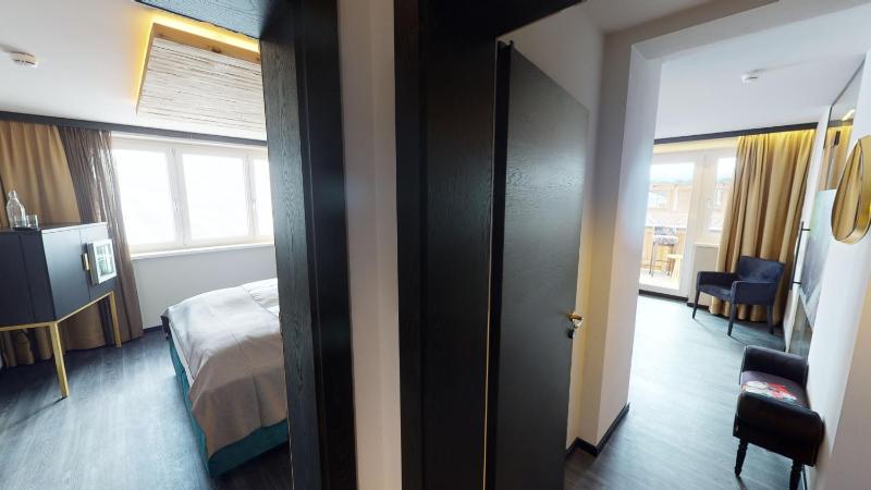 Double Room for Single Use image 3
