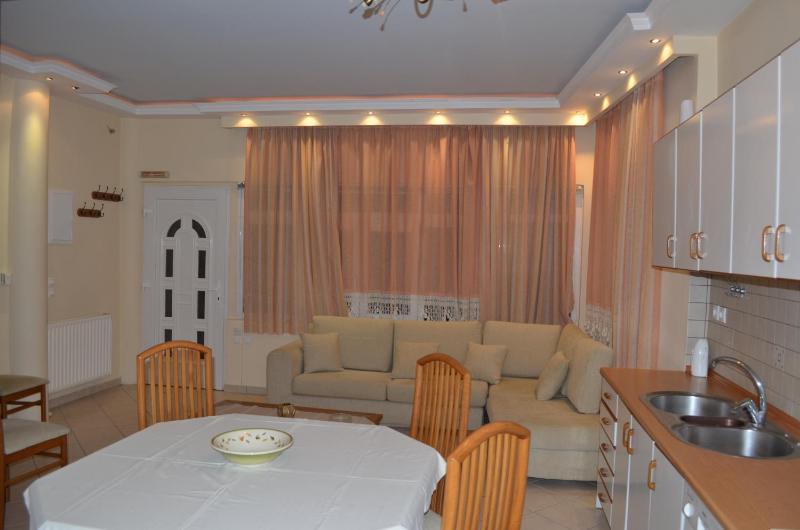 Annas Apartment - image 25