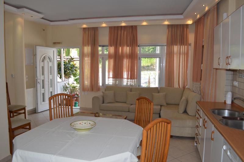 Annas Apartment - image 20