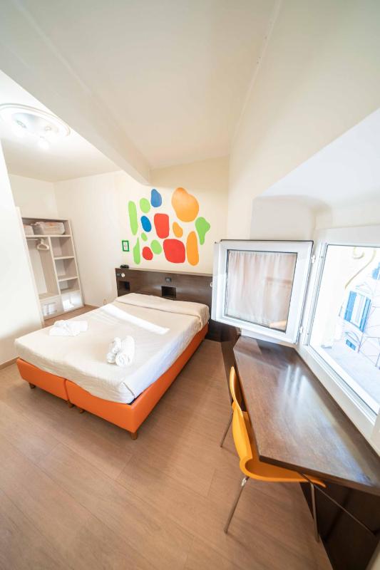 Large Quadruple Room image 1