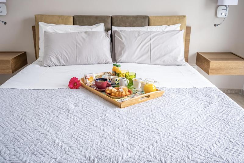 Double Room with Balcony image 4
