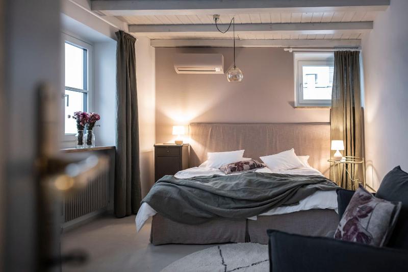 Studio Apartment image 3