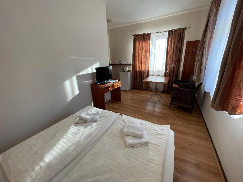 Double Room image 2