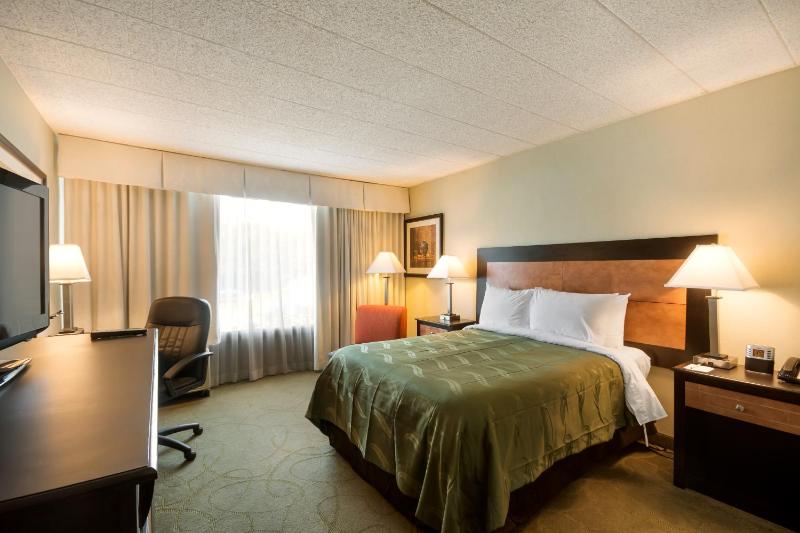 Efficiency Double Room - Accessible/Non-Smoking image 1