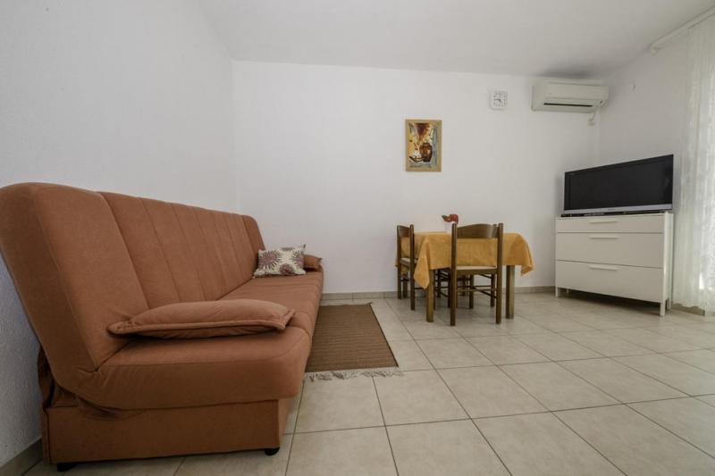 Apartment in Lopar with Terrace Air conditioning Wi-Fi (4612-3) - image 6