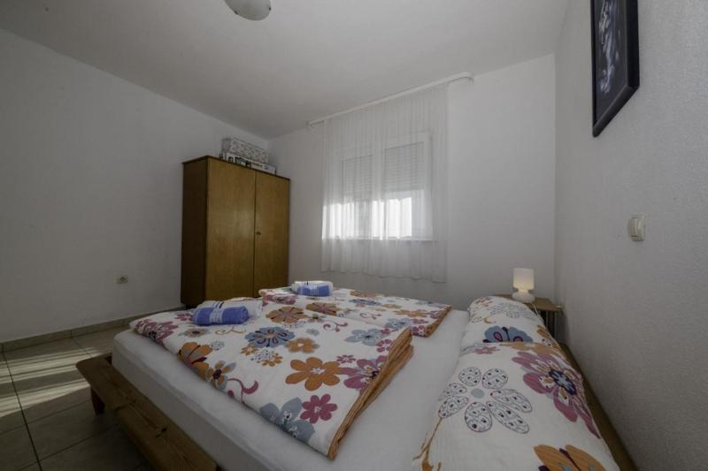 Apartment in Lopar with Terrace Air conditioning Wi-Fi Dishwasher (4612-4) - image 19
