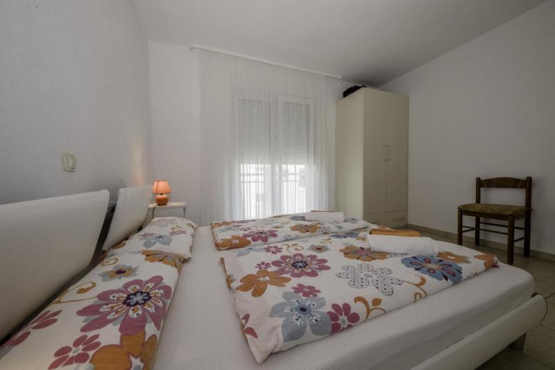 Apartment in Lopar with Terrace Air conditioning Wi-Fi (4612-3) - image 2