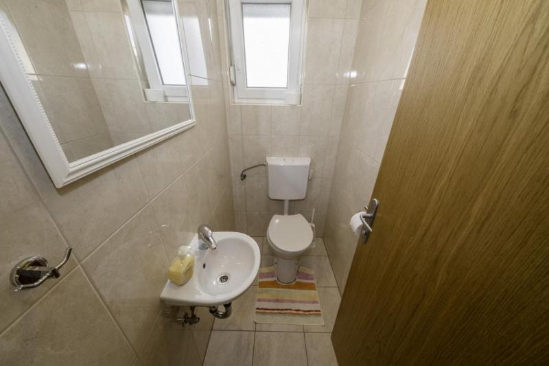 Apartment in Lopar with Terrace Air conditioning Wi-Fi Dishwasher (4612-4) - image 6