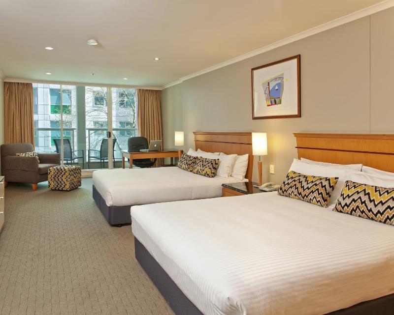 Economy Twin Room image 3