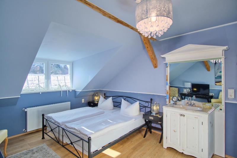Double Room with Shared Bathroom image 4