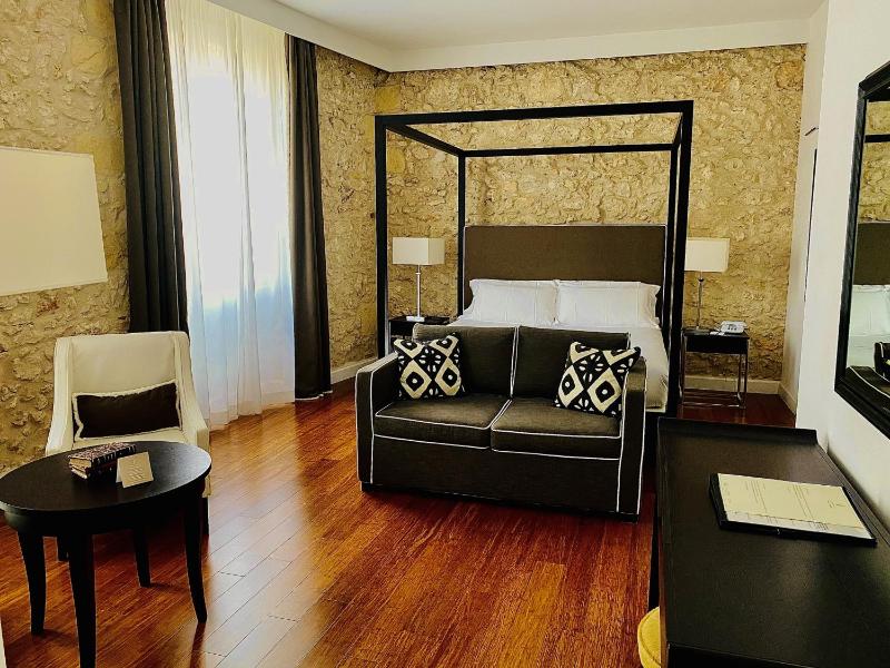 Junior Suite image 1