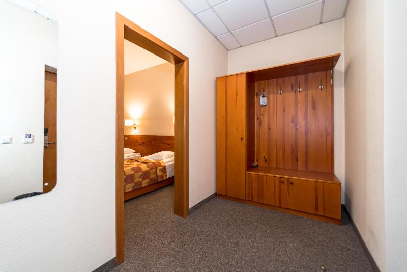 Double or Twin Room image 3