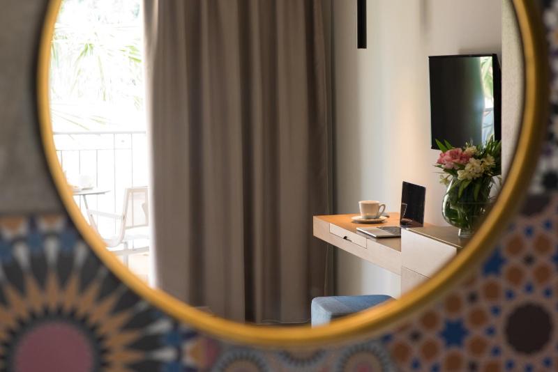 Deluxe Double or Twin Room with Pool View image 4