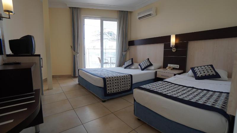 Standard Triple Room image 1