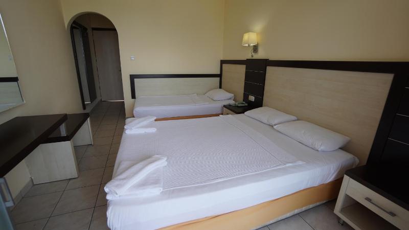 Double Room with Sea View image 3