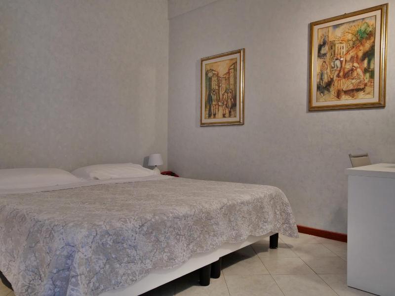 Basic Triple Room image 1