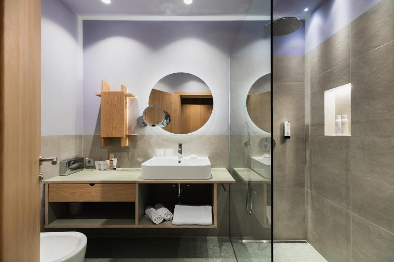 Double Room with Garden View image 4