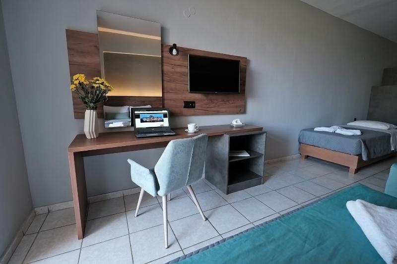 King Studio with Sofa Bed image 4
