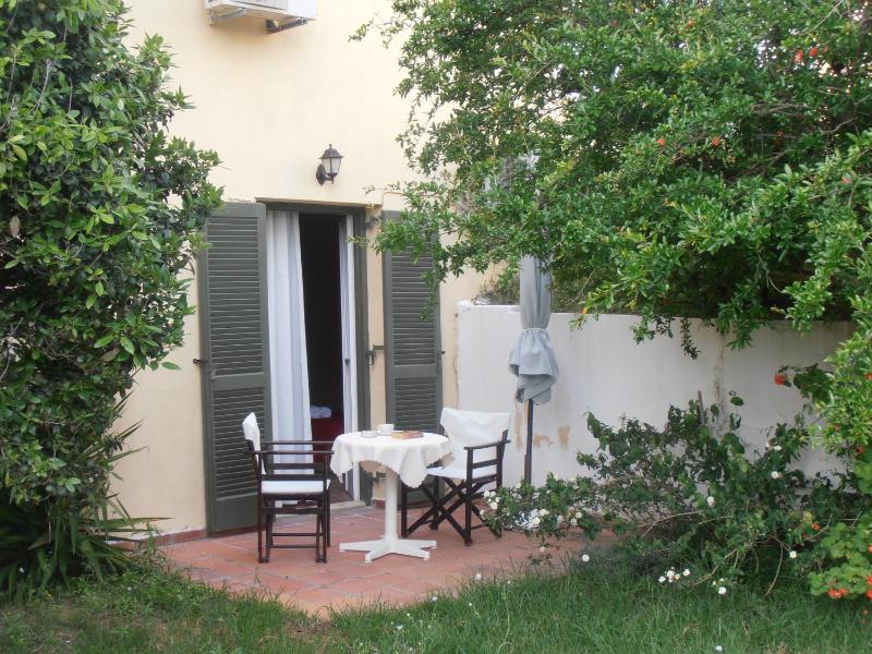 Double Room with Garden View image 4