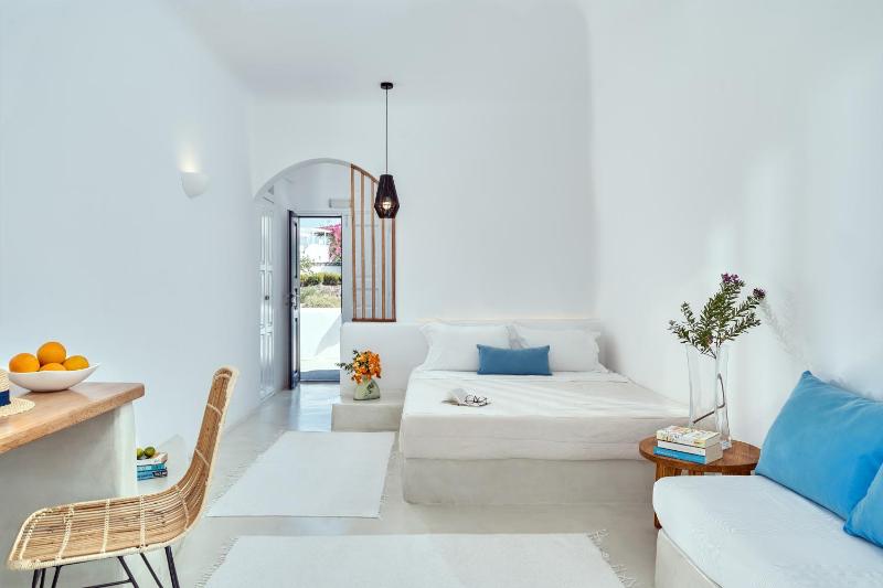 Double Room with Sea or Pool View image 3