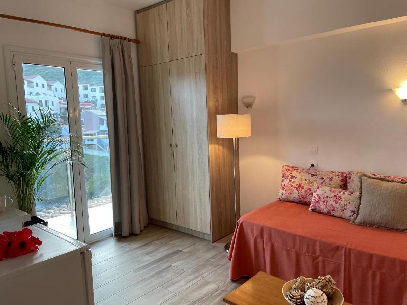Family Room with Sea View image 3