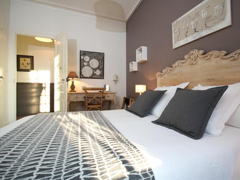 Small Double Room image 1