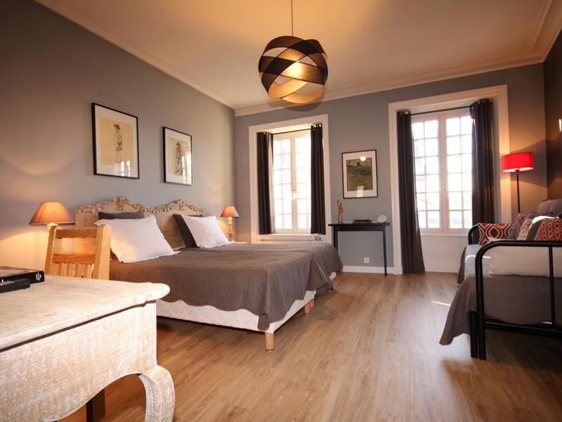 Triple Room with Shower image 4